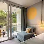 Szálloda Sunny By Valamar 3*