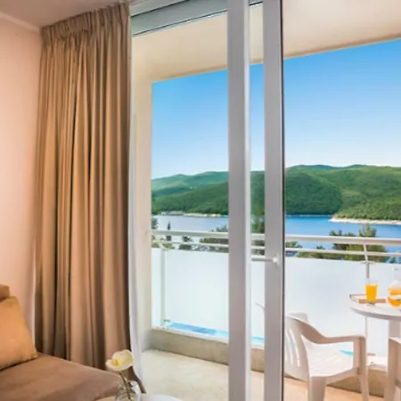 Sunny By Valamar Hotel 3*