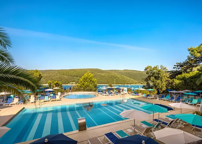 מלון Sunny By Valamar 3*
