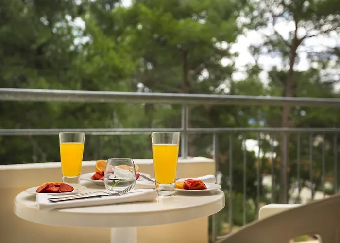 호텔 Sunny By Valamar 3*