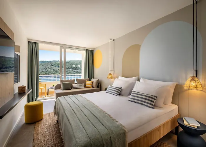 Sunny By Valamar 호텔 라벡