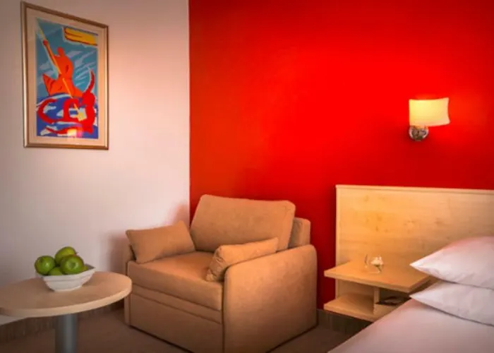 Sunny By Valamar 호텔 3*