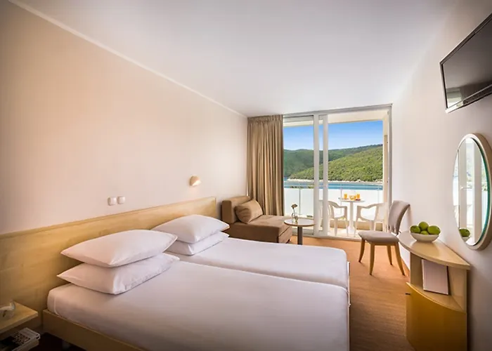 호텔 Sunny By Valamar 3*