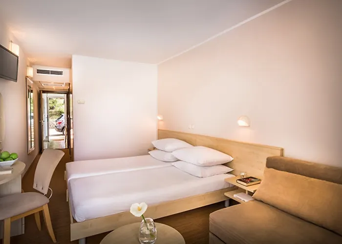 호텔 Sunny By Valamar 3*