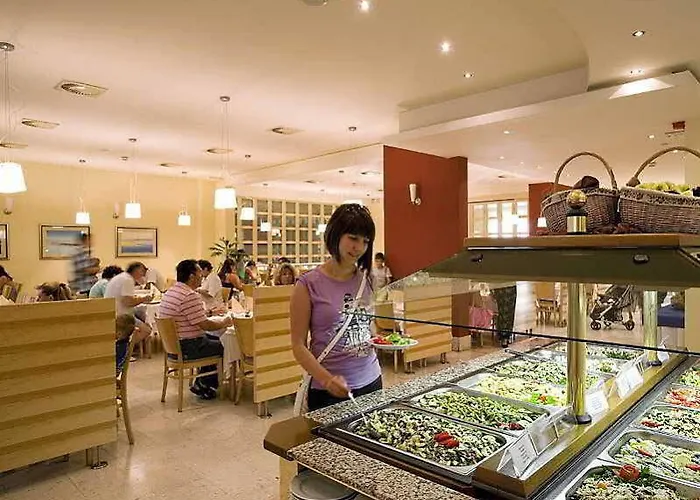 호텔 Sunny By Valamar 3*